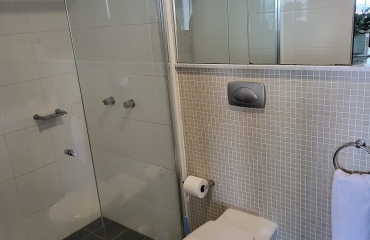 Honeysuckle Bathroom 2